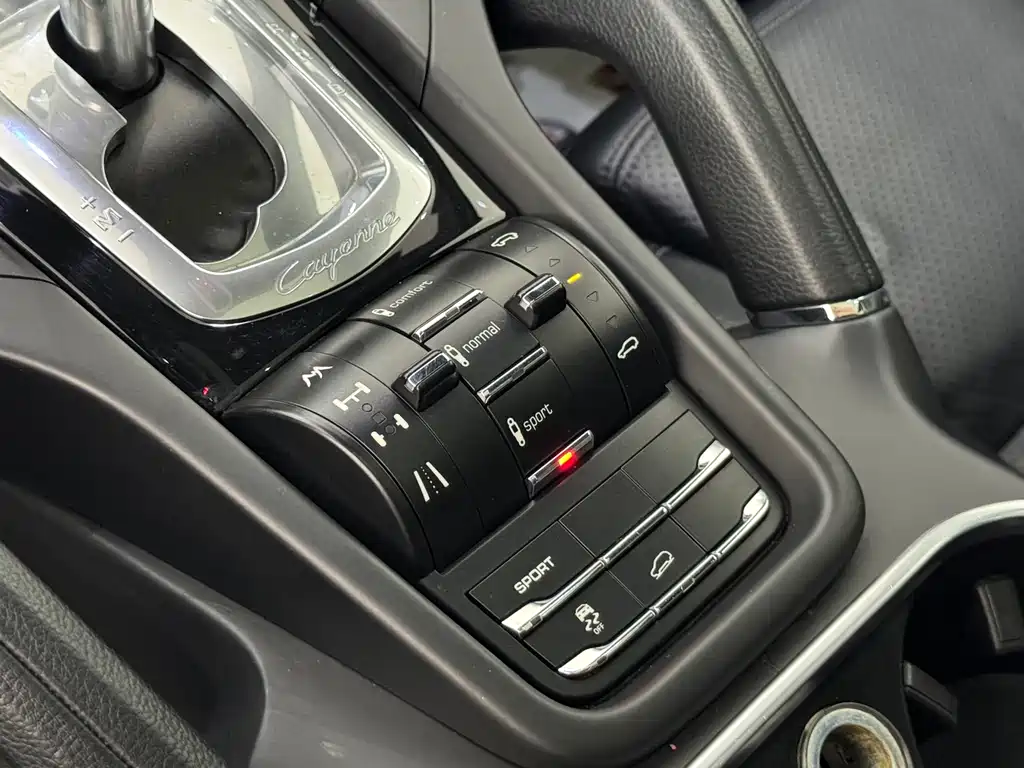 Porsche Cayenne — миниатюра 8