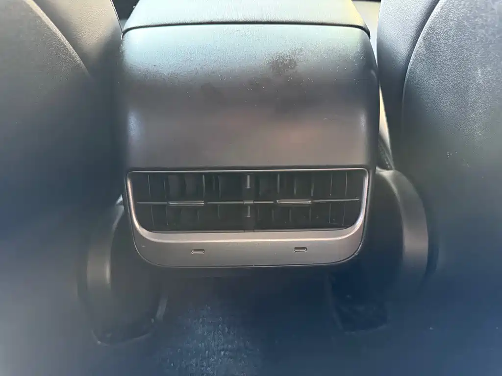 Tesla Model 3 — миниатюра 16