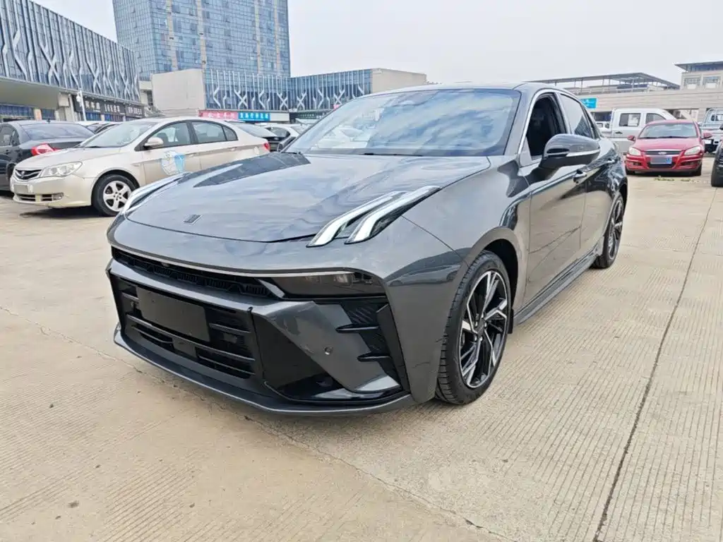 Lynk & Co 03
