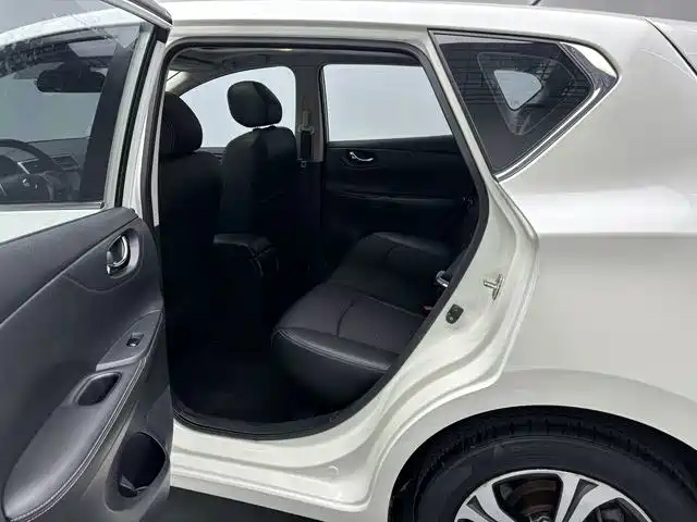 Nissan Tiida — миниатюра 8
