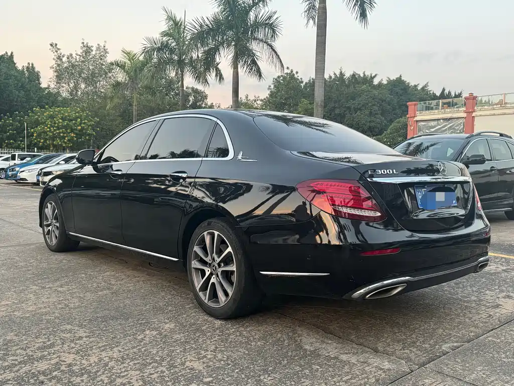 Mercedes-Benz E-Class — миниатюра 6