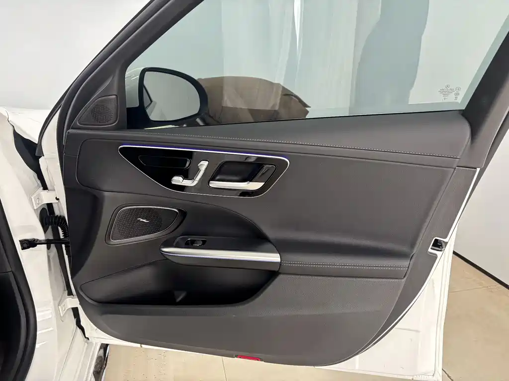 Mercedes-Benz C-Class — миниатюра 24