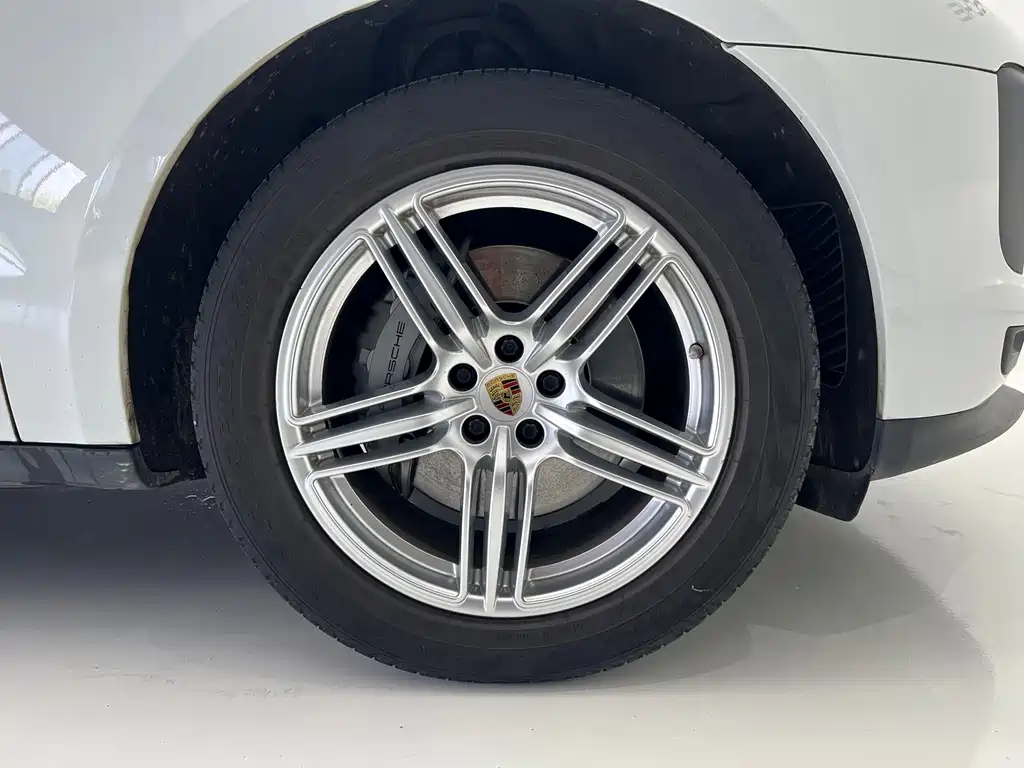 Porsche Macan — миниатюра 8