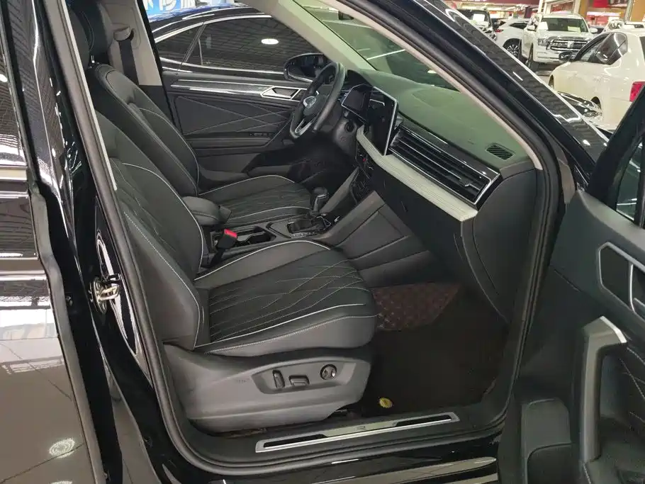 Volkswagen Tiguan L — миниатюра 8