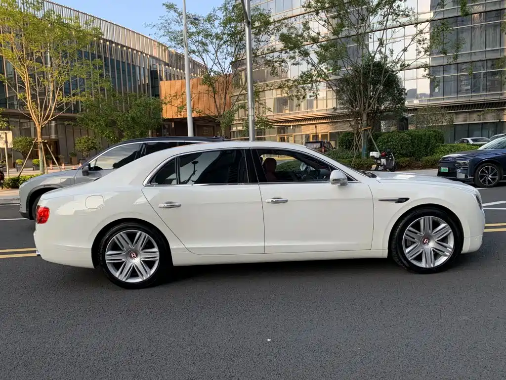 Bentley Flying Spur — миниатюра 9