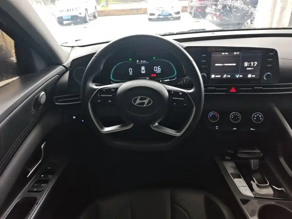 Hyundai Elantra — миниатюра 11