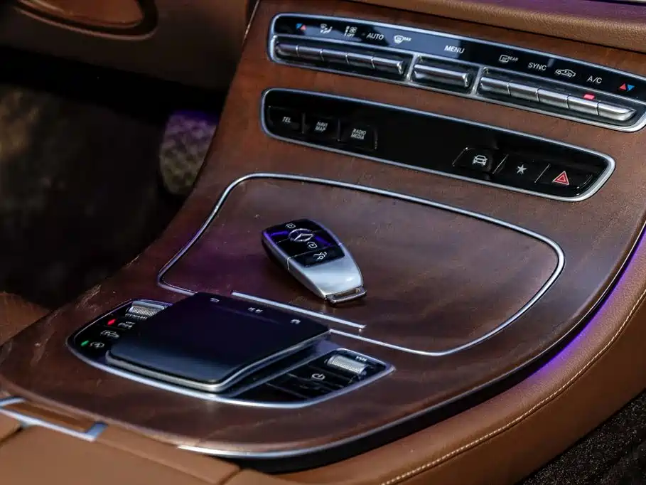 Mercedes-Benz E-Class — миниатюра 26