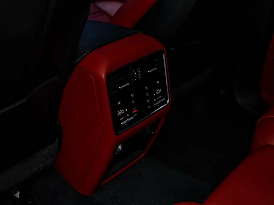 Porsche Cayenne — миниатюра 11