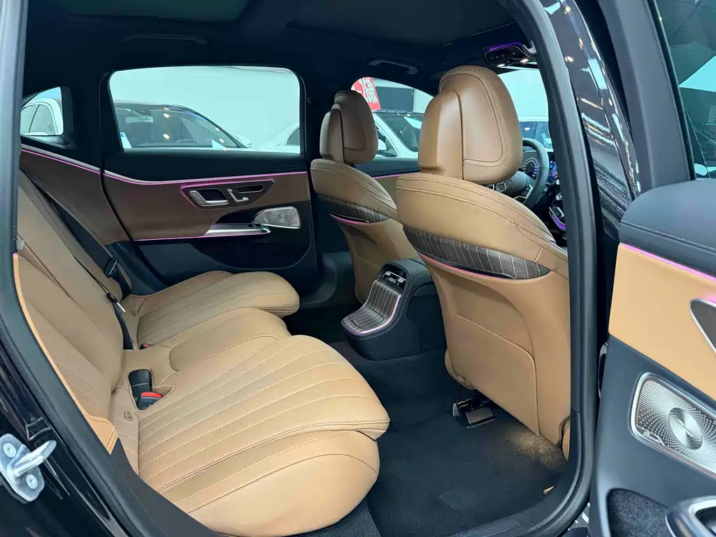 Mercedes-Benz E-Class — миниатюра 13