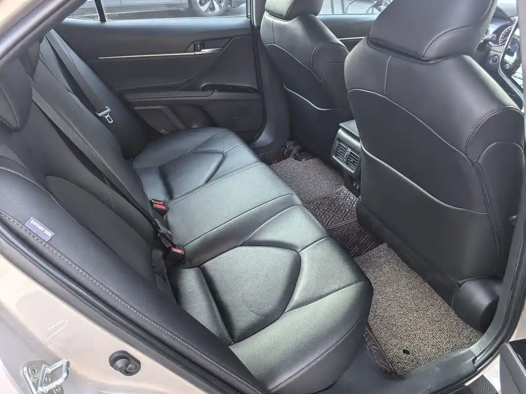 Toyota Camry — миниатюра 13