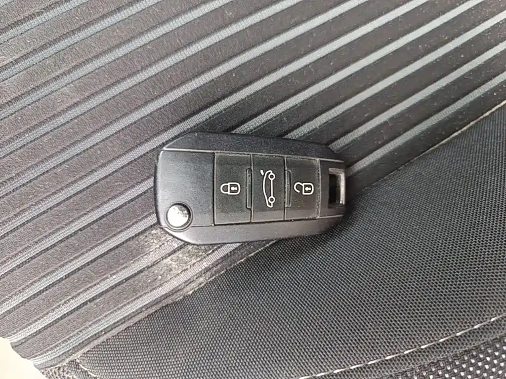 Peugeot 408 — миниатюра 9