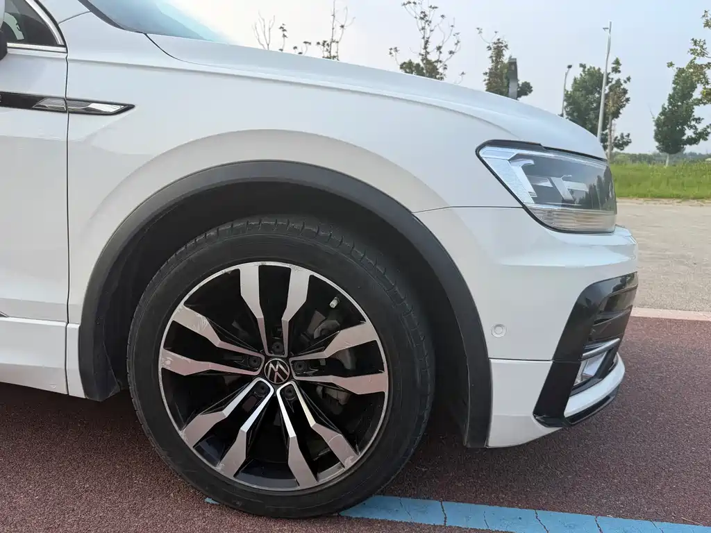 Volkswagen Tiguan L — миниатюра 26