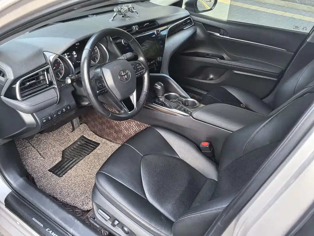 Toyota Camry — миниатюра 8
