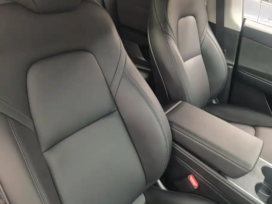 Tesla Model Y — миниатюра 8