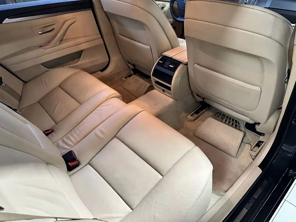 BMW 5 Series — миниатюра 8