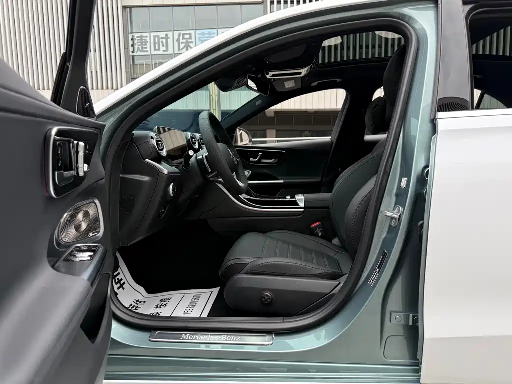 Mercedes-Benz C-Class — миниатюра 17