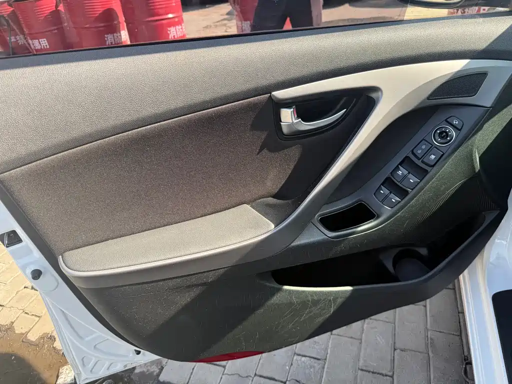 Hyundai Elantra Langdong — миниатюра 5