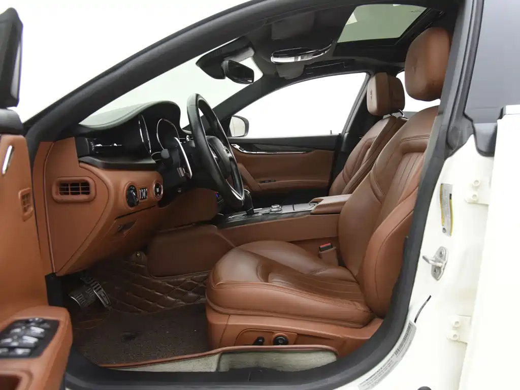 Maserati Quattroporte — миниатюра 40