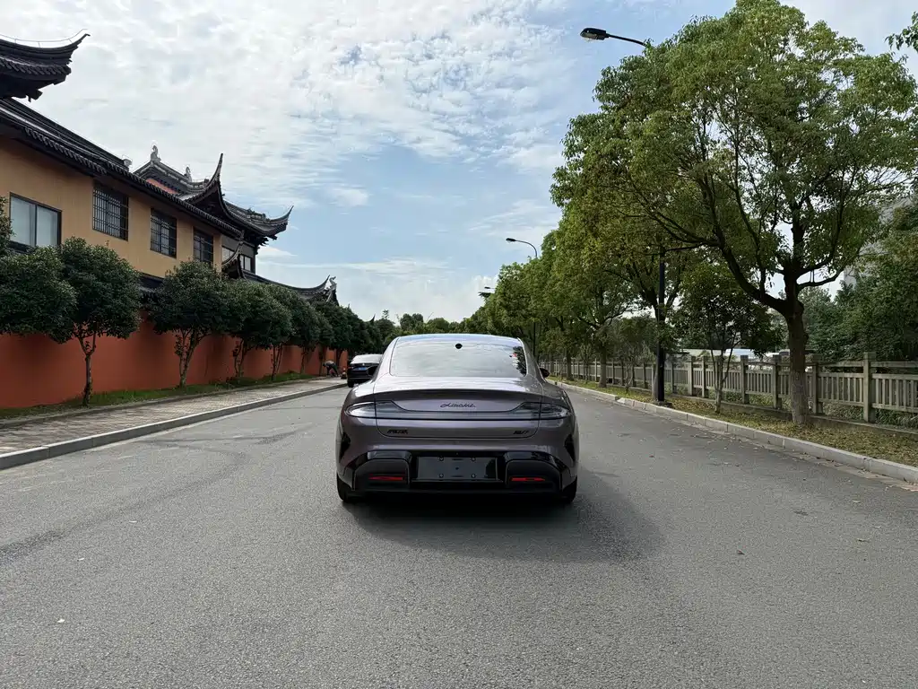 Xiaomi SU7 — миниатюра 6