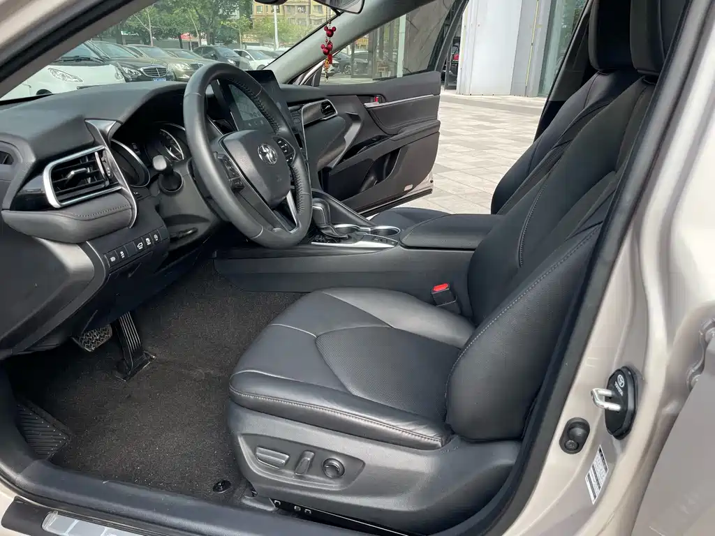 Toyota Camry — миниатюра 10