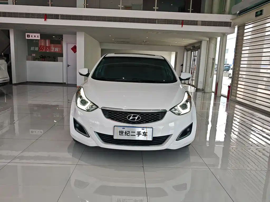 Hyundai Elantra 2016 1.6L AT Luxury