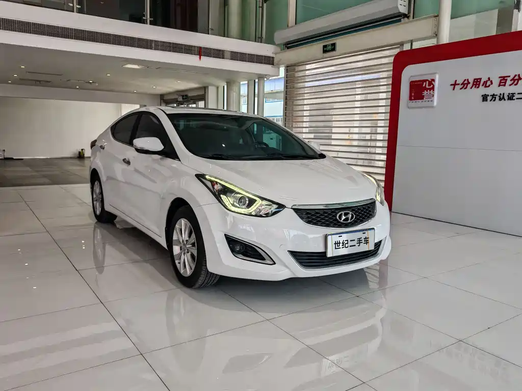 Hyundai Elantra 2016 1.6L AT Luxury