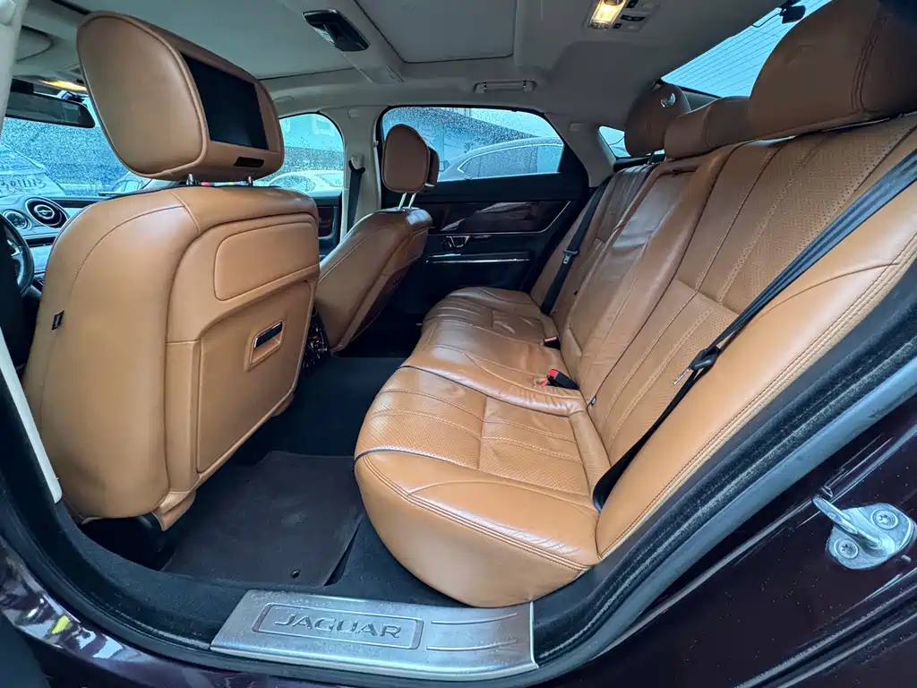 Jaguar XJ — миниатюра 6