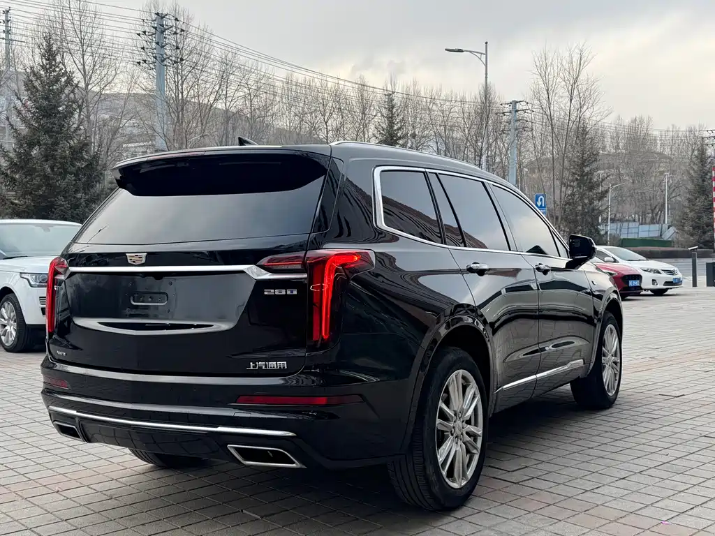 CADILLAC XT6