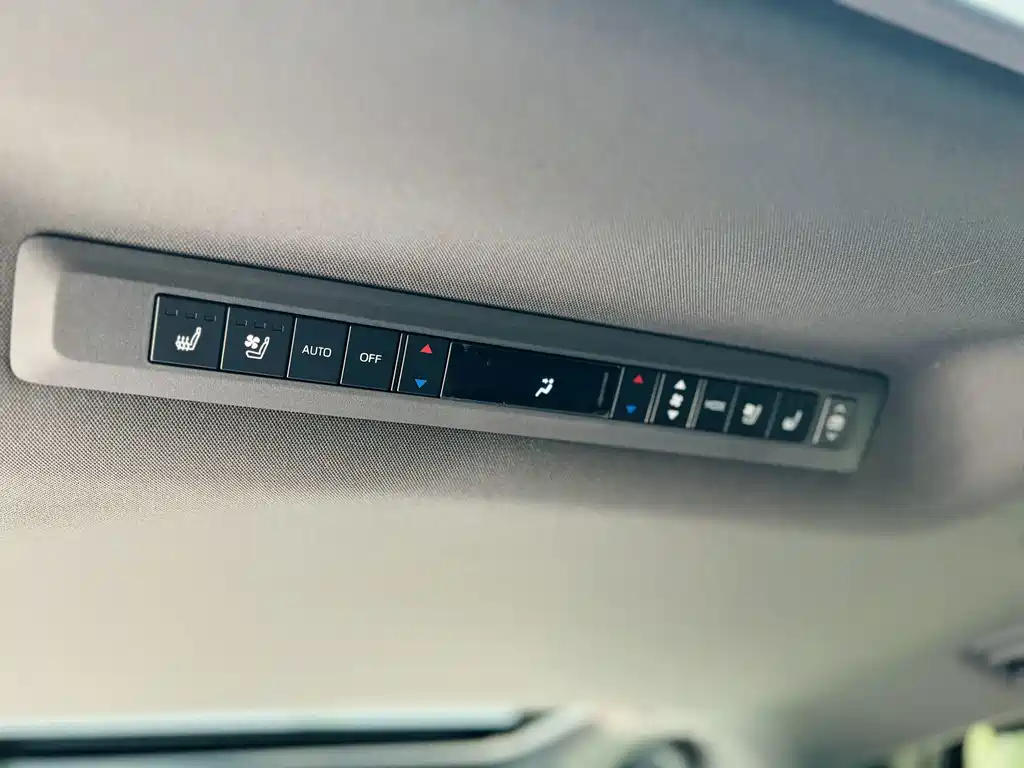 Toyota Granvia — миниатюра 10