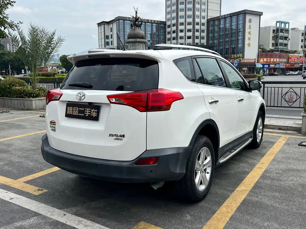 Toyota RAV4 — миниатюра 7