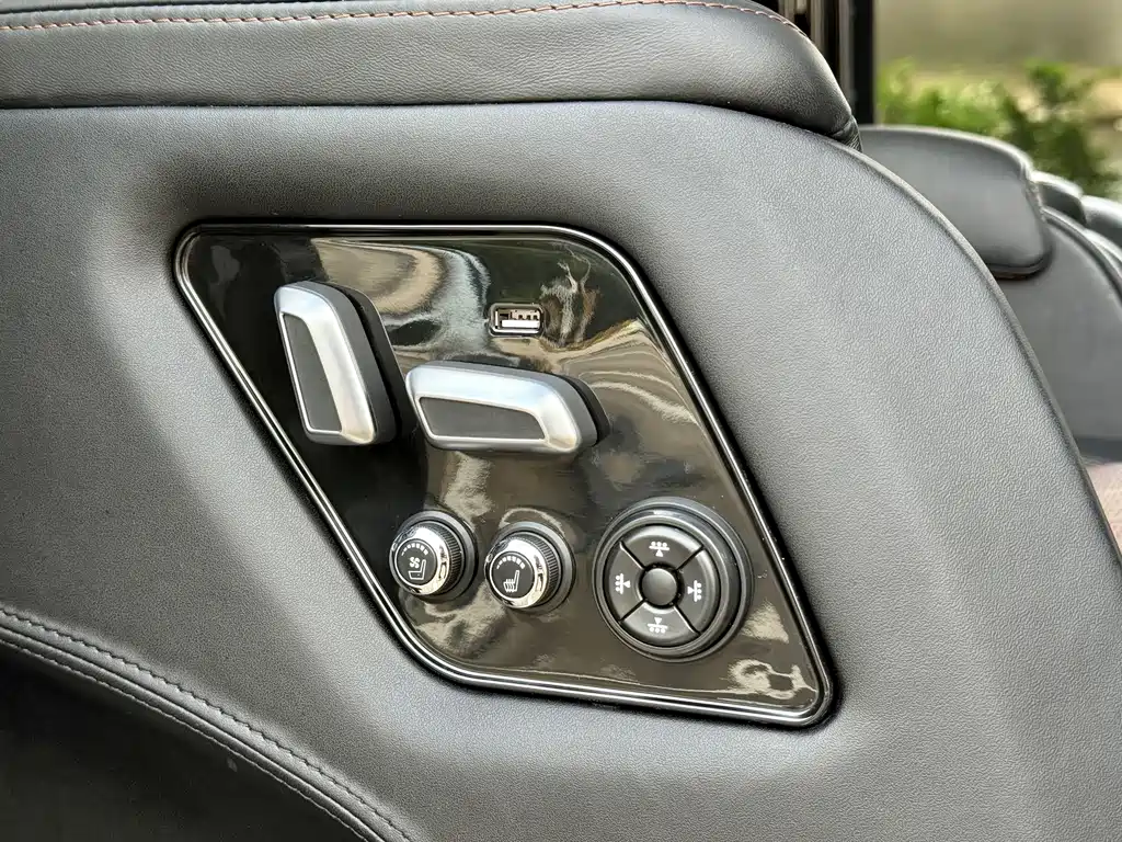 Mercedes-Benz V-Class (Import) — миниатюра 13