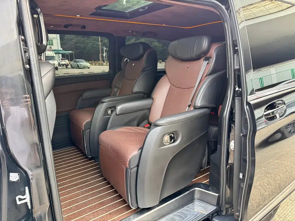 Mercedes-Benz V-Class (Import) — миниатюра 6