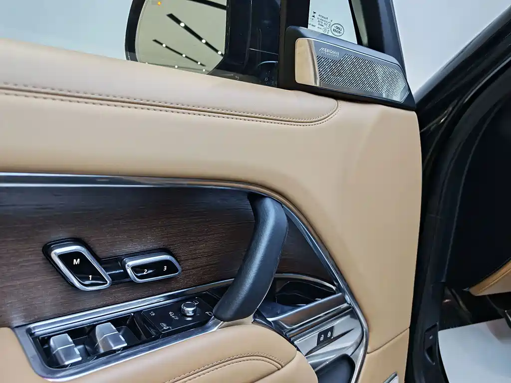 Land Rover Range Rover — миниатюра 11