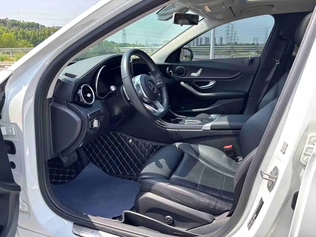 Mercedes-Benz C-Class — миниатюра 6