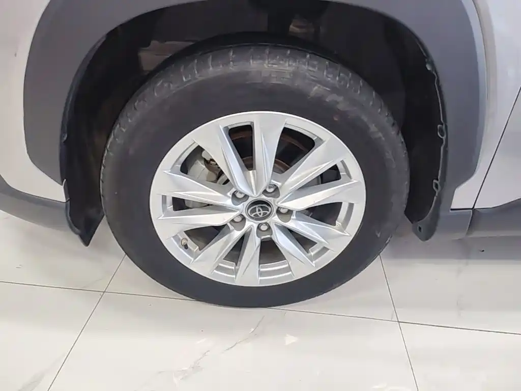 Toyota Corolla Cross — миниатюра 23