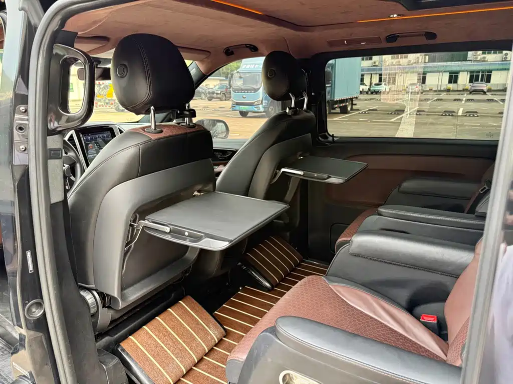 Mercedes-Benz V-Class (Import) — миниатюра 14