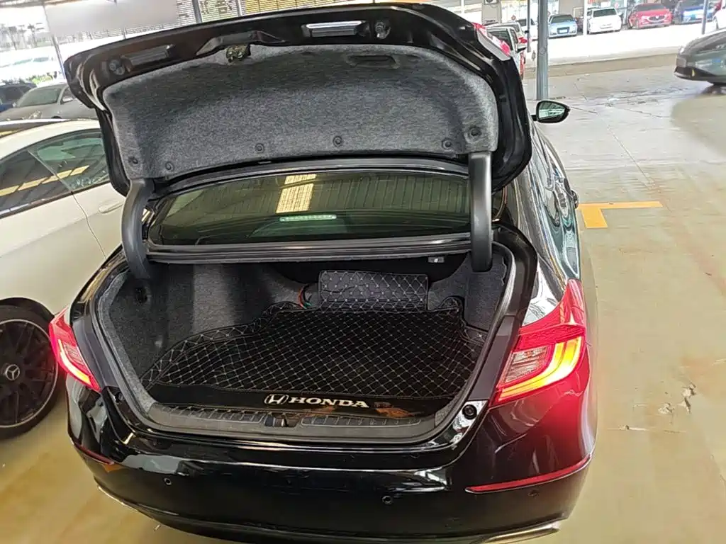 Honda Accord — миниатюра 19