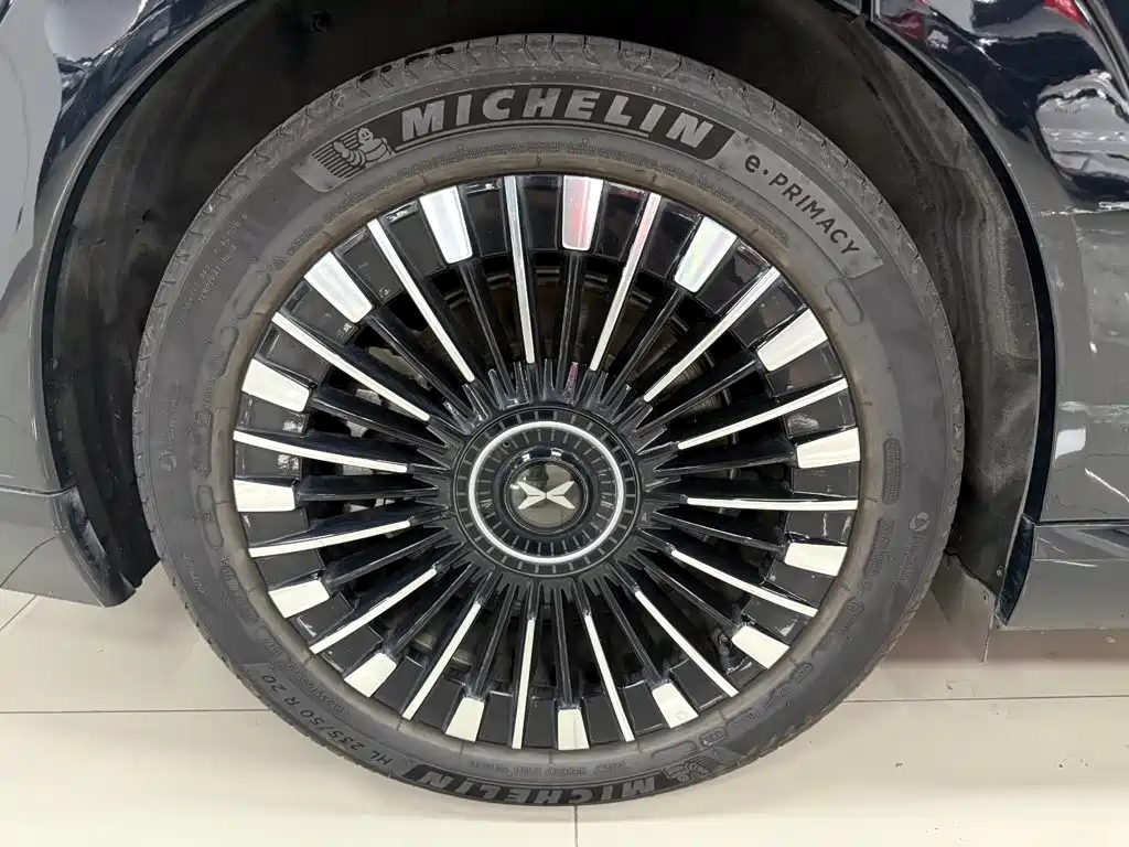 XPeng X9 — миниатюра 32