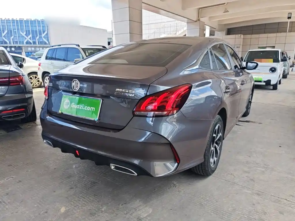 MG 5 2023 180DVVT CVT Luxury