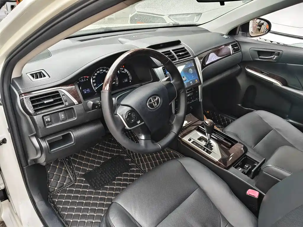 Toyota Camry — миниатюра 4