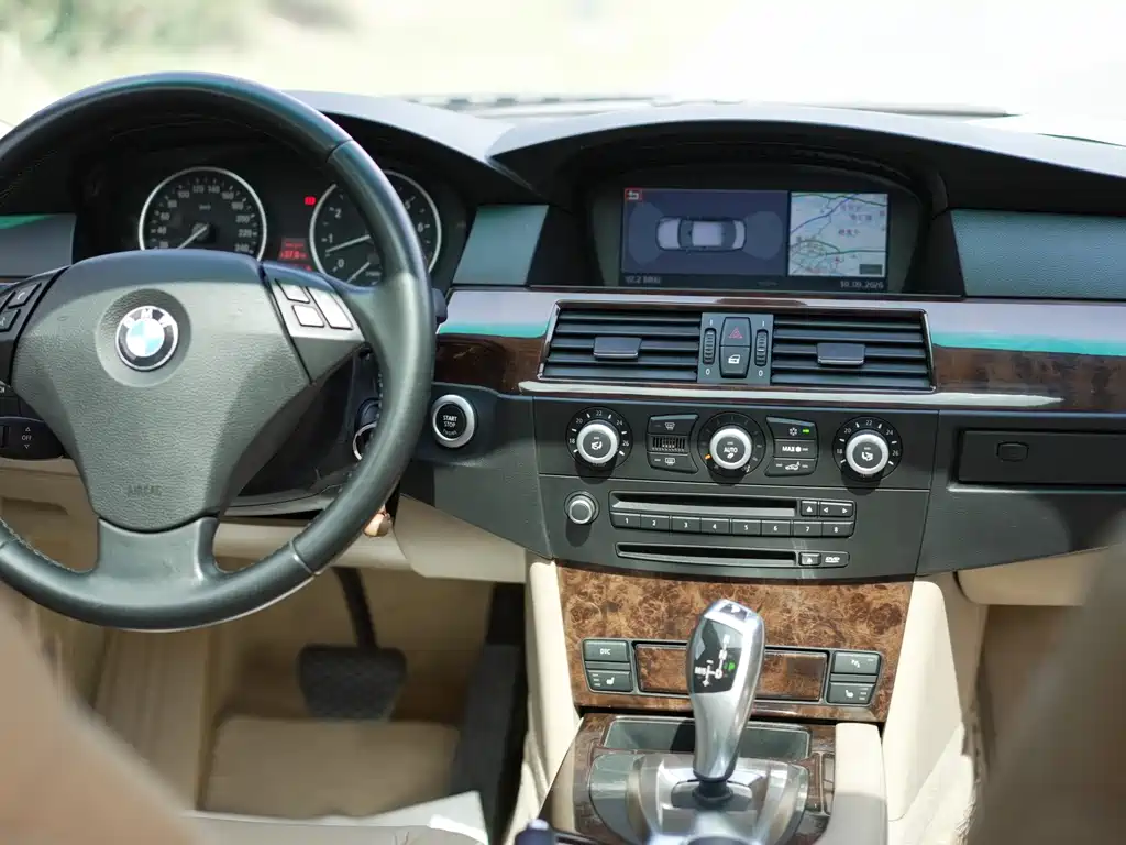 BMW 5 Series — миниатюра 17