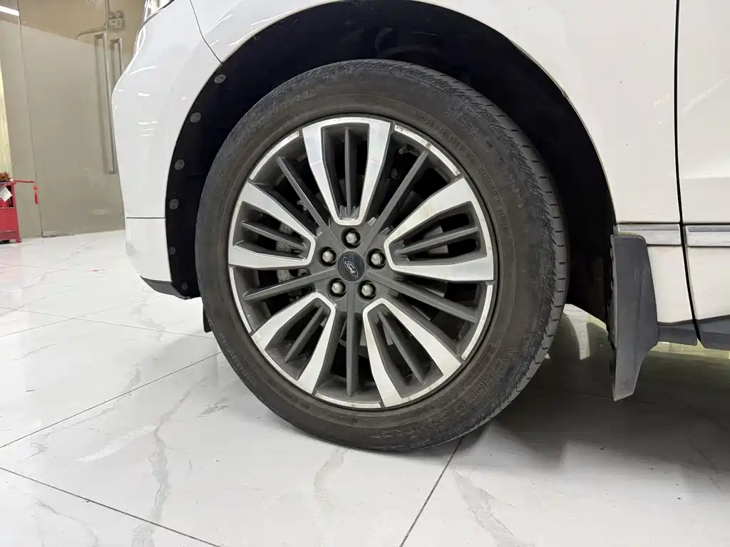 Ford Edge — миниатюра 7