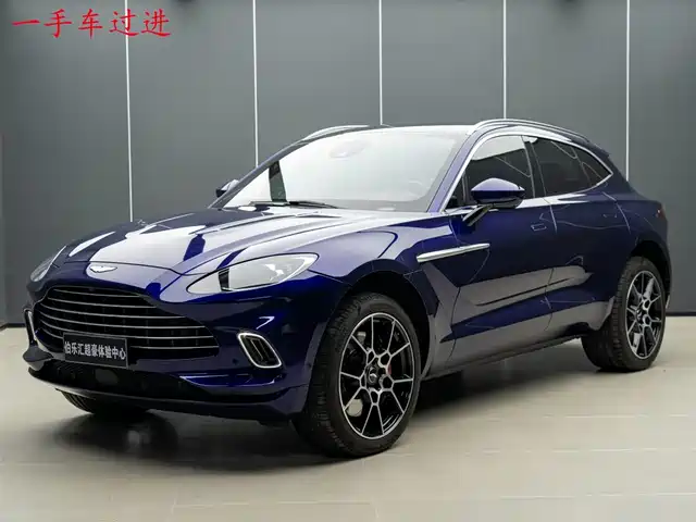 aston-martin dbx