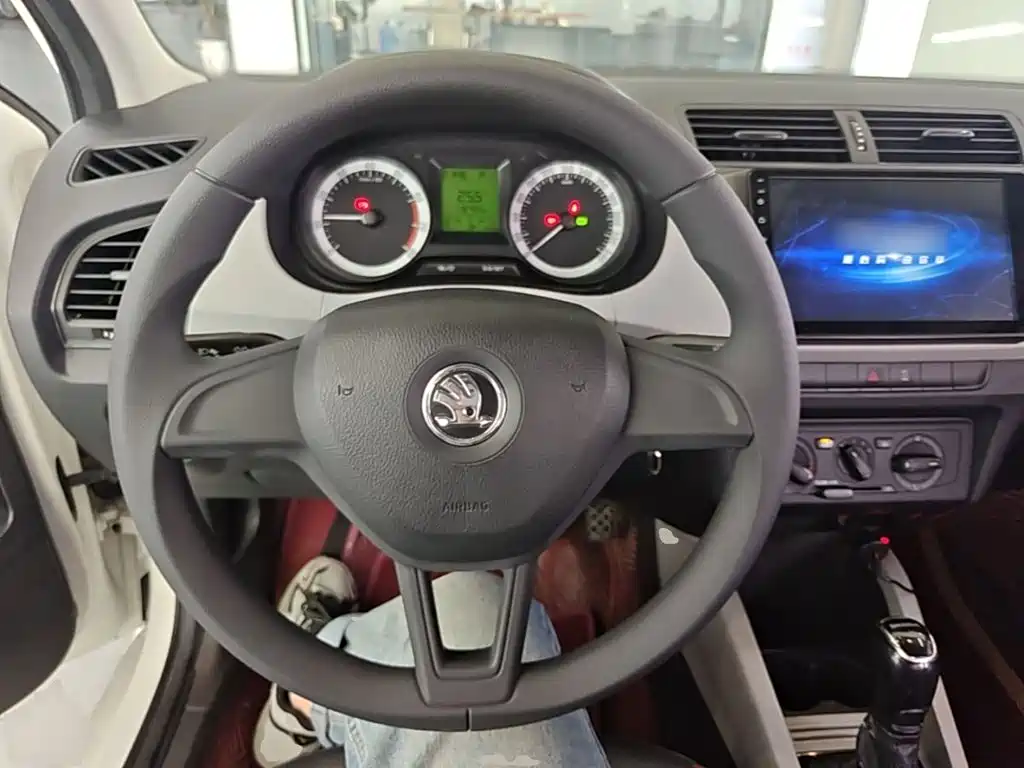 Skoda Fabia — миниатюра 11
