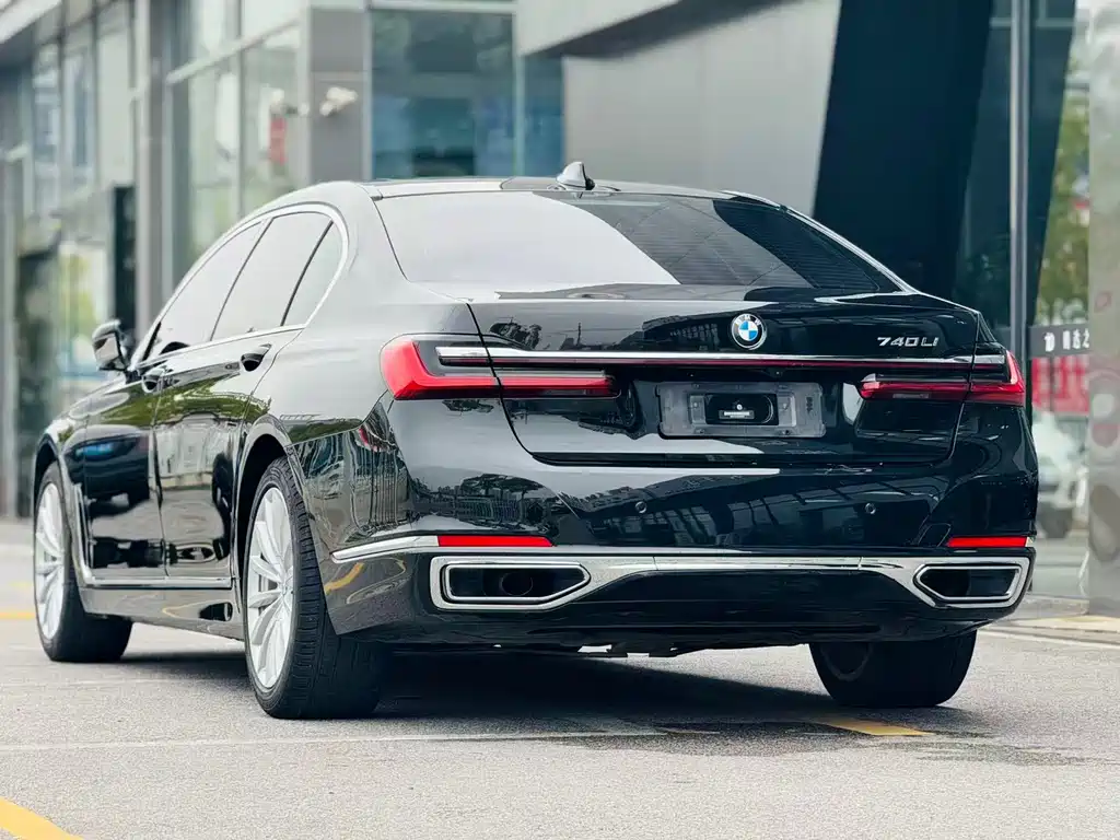 BMW 7 SERIES