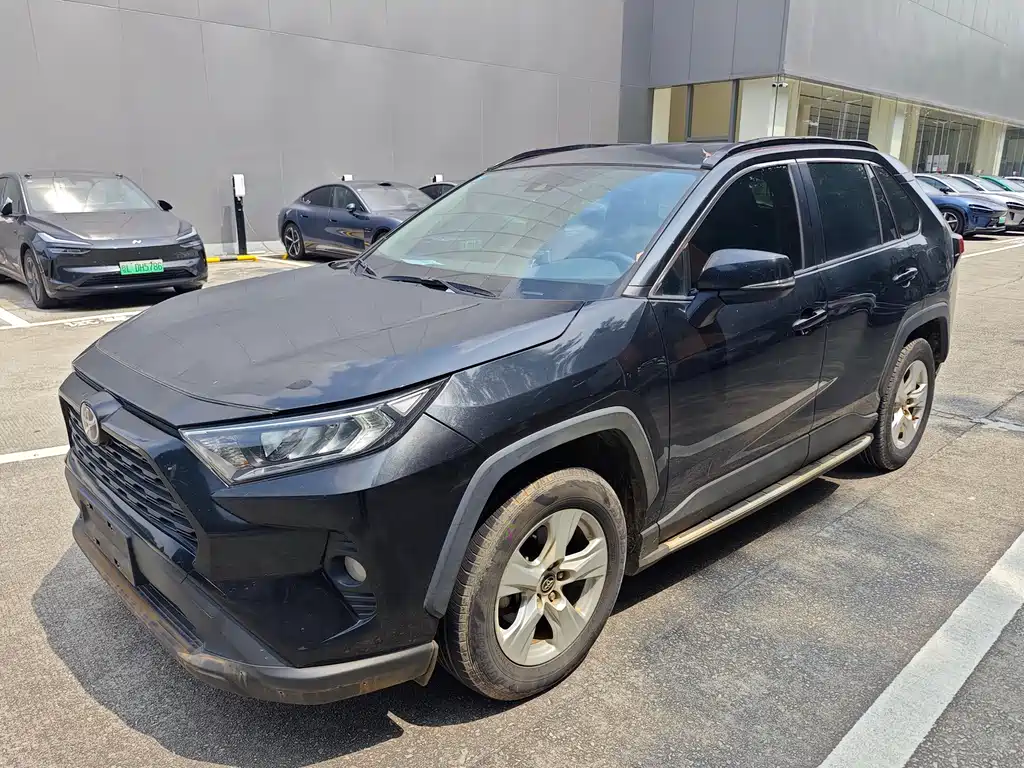 Купить Toyota RAV4