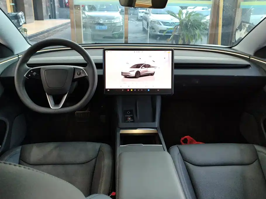 Tesla Model 3 — миниатюра 12