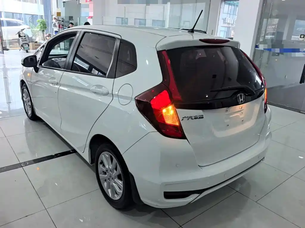 Honda Fit — миниатюра 5