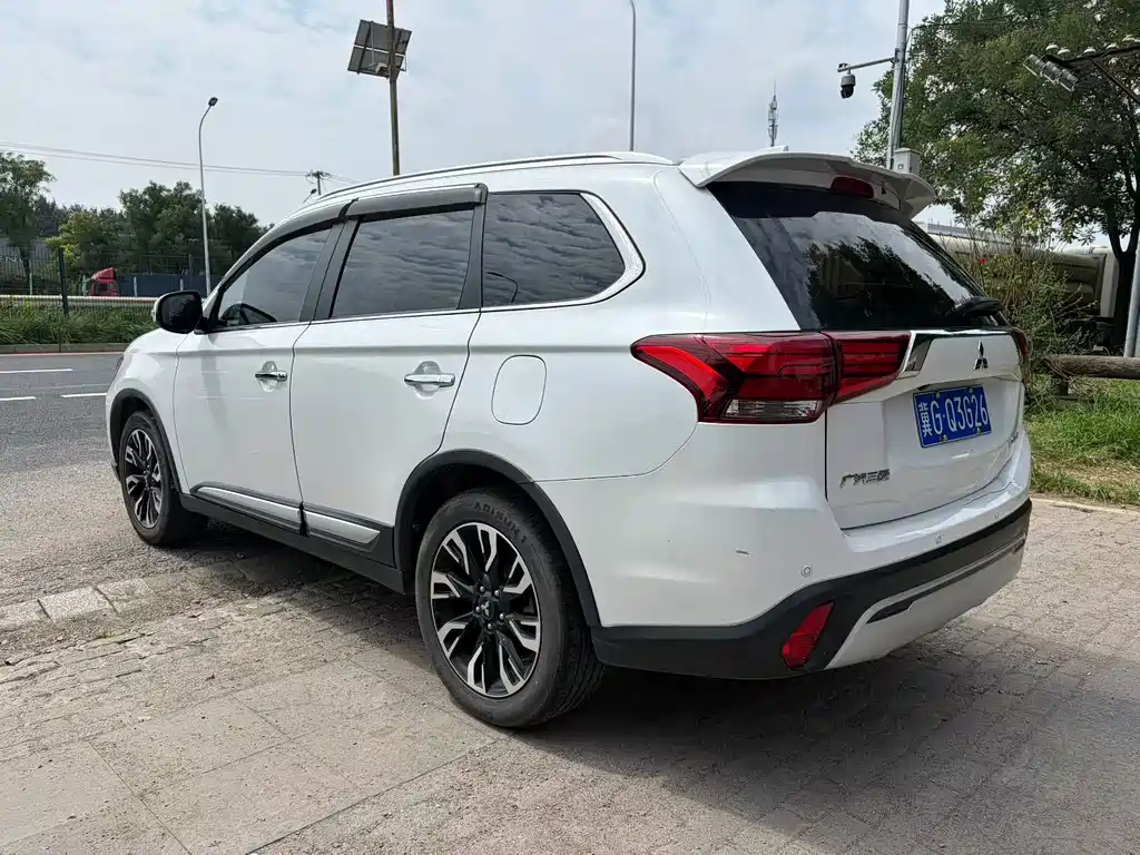 Mitsubishi Outlander — миниатюра 4