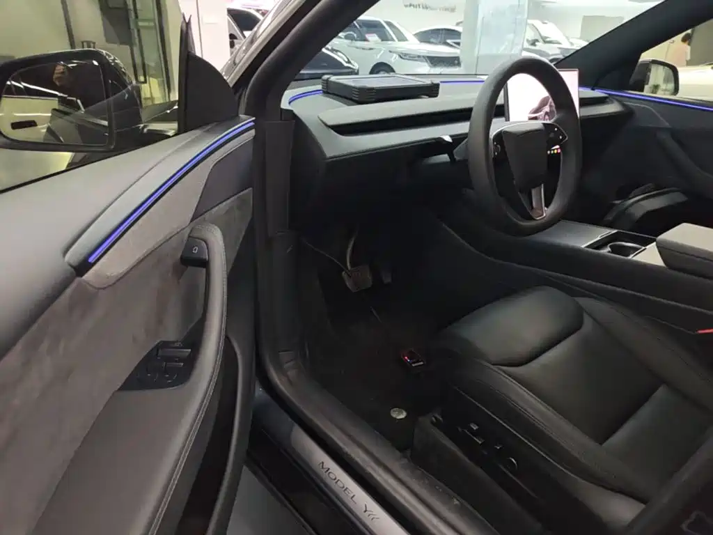 Tesla Model Y L — миниатюра 16